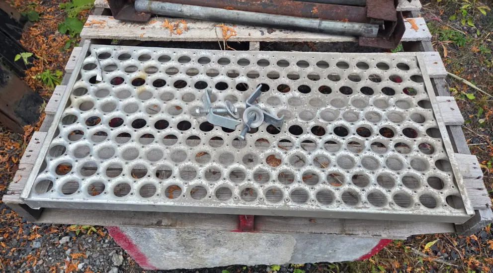 Grille de pont 18" x 34" - usagé - LGR-59 - Western Star 4900 2007